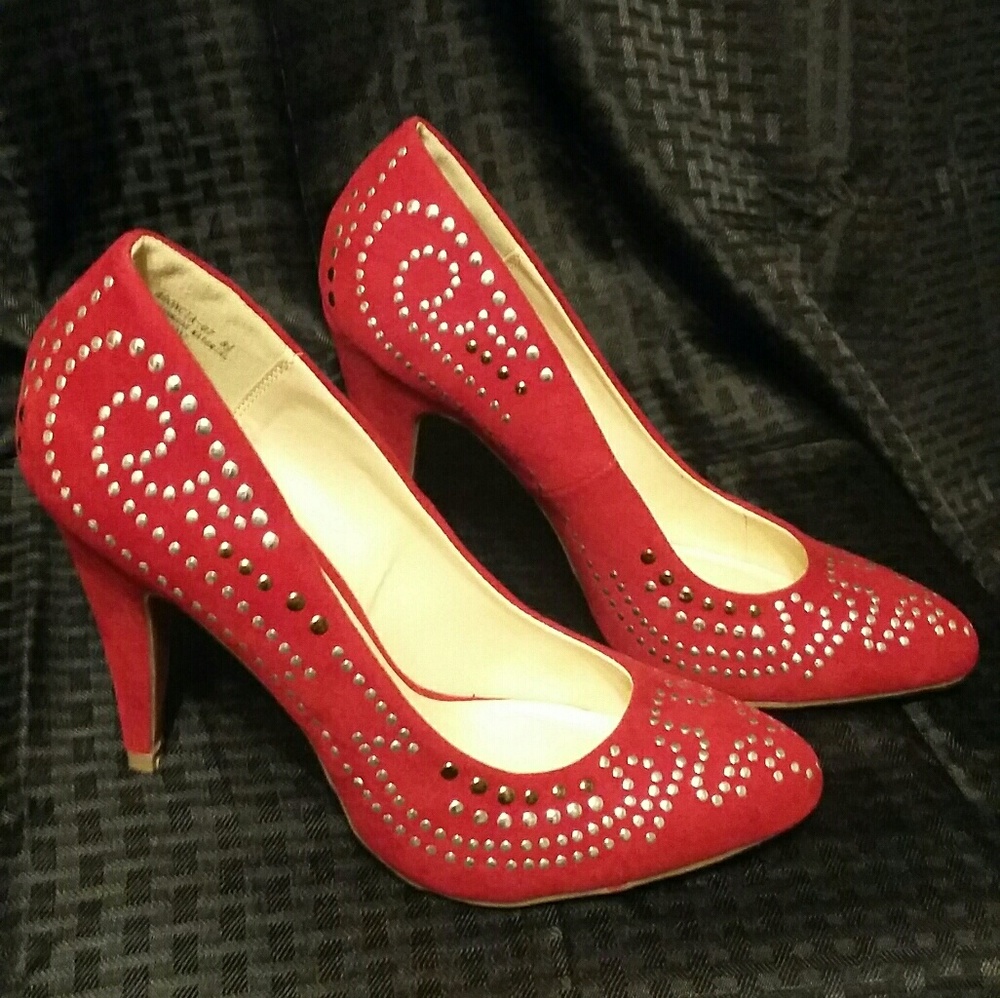 BEAUTIFUL RED HEELS